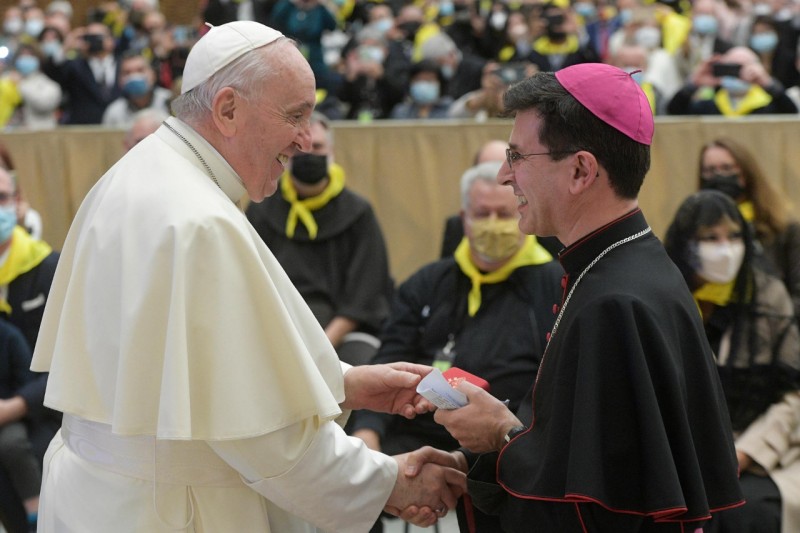 Papa Francesco e Monsignor Dal Cin Arcivescovo di Loreto (AN),  delegato pontificio per il santuario della Santa Casa.